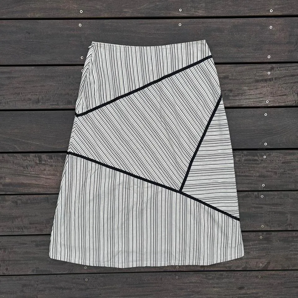 Vintage Y2K White/Black Striped Mix Nouveau Midi Skirt w/ Floral Embroidery Black Size 8 - Image 5