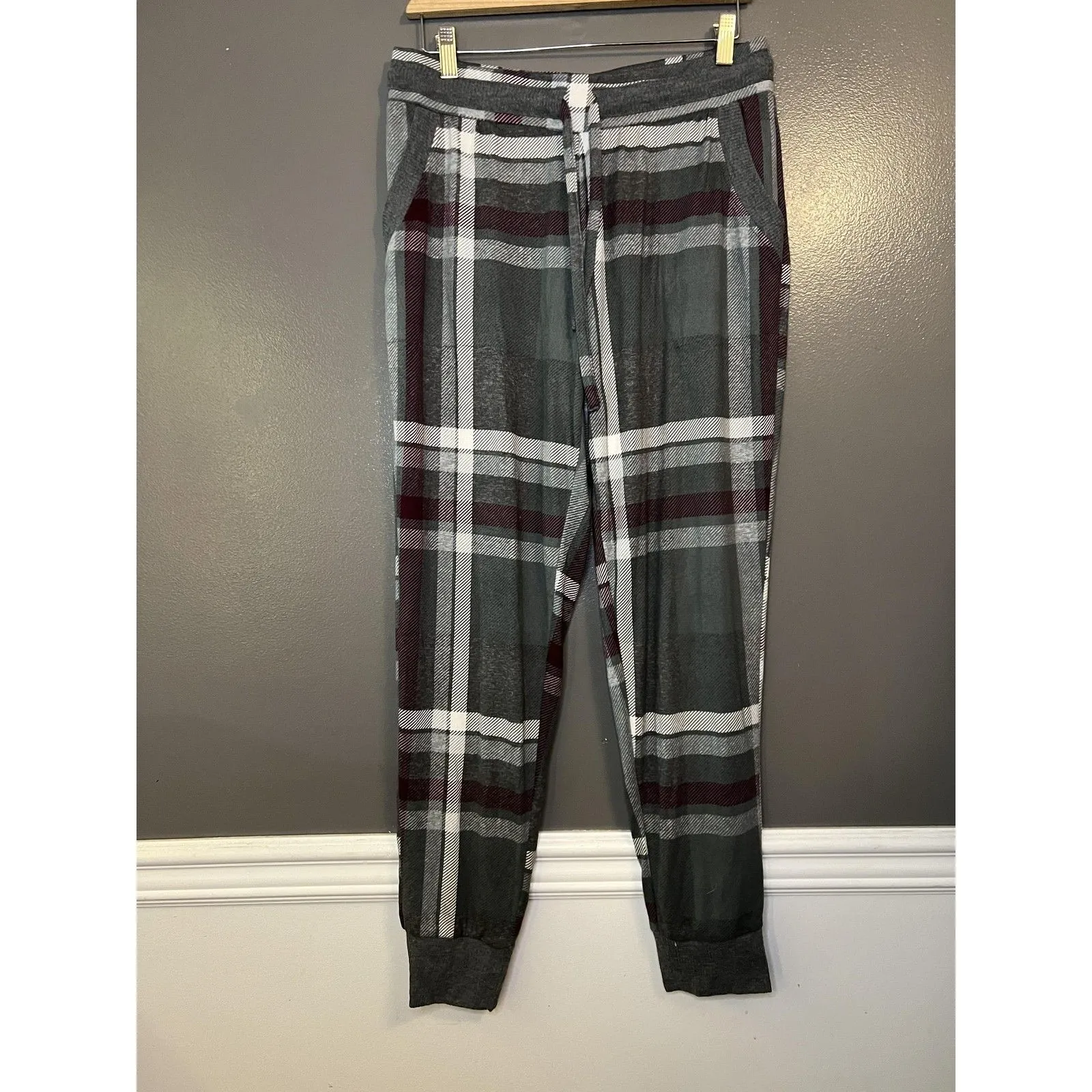 Joyspun Pants Womens Medium Gray Burgundy Plaid Lounge Jogger Drawstring Cuffed - Image 2