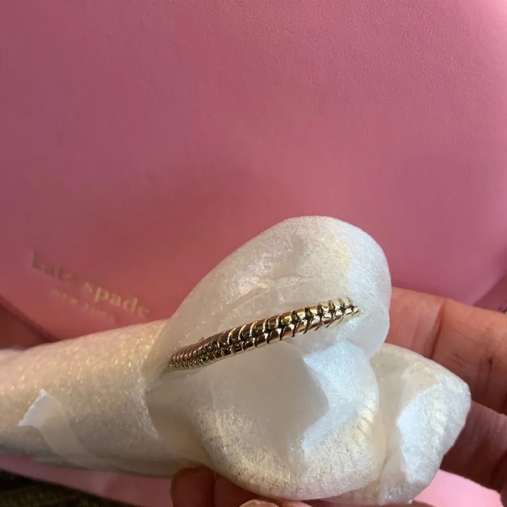 LIMITED ED🔥Authentic KATE SPADE Italian leather Cat zip top crossbody/Clutch - Image 5