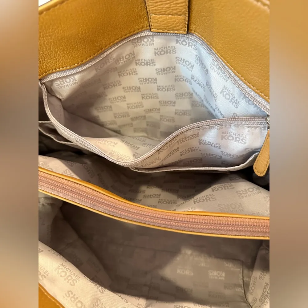 Michael Kors Hamilton Leather Satchel – Classic Elegance Meets Everyday Function - Image 6
