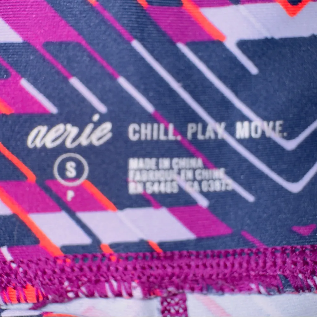 Aerie Chill Play Move Women's Size Small Purple Red Geometric High Rise Leggings - Image 4