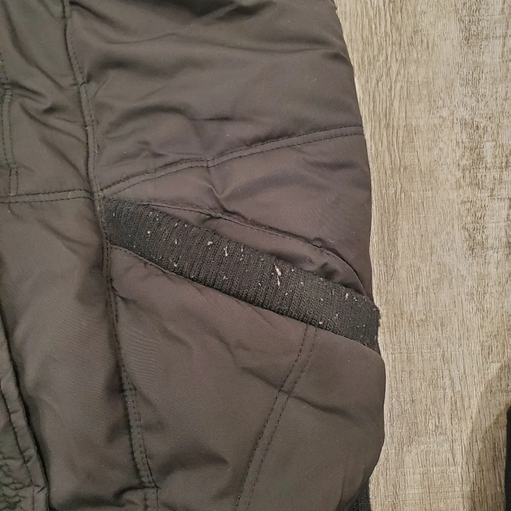 Calvin Klein Jeans Black Sleeveless Puffer Jacket Size Medium - Image 4