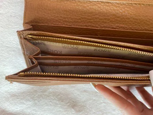 Michael Kors Leather Wallet - Image 5
