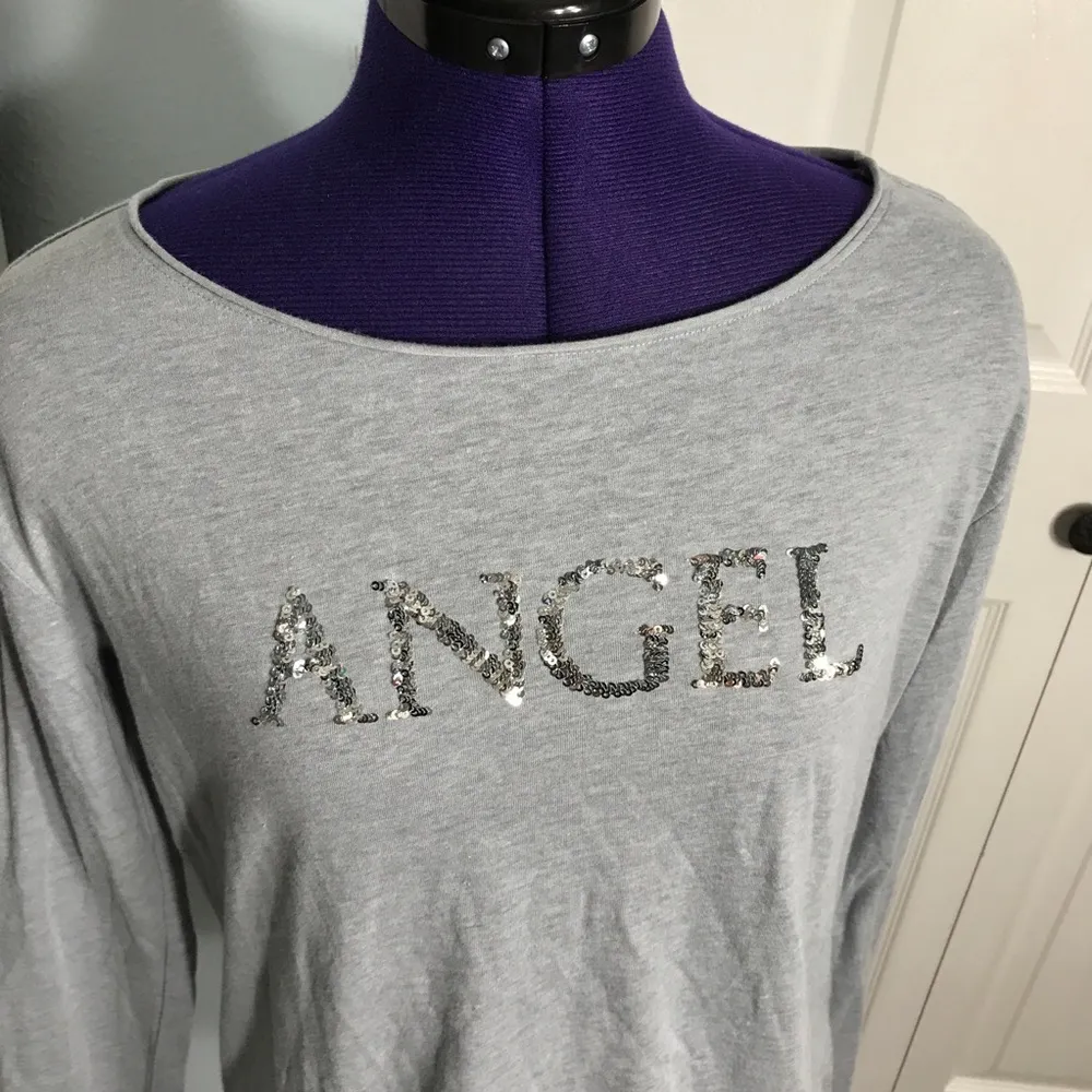 Victoria’s Secret Gray Silver Sequin Angel Long Sleeve T-Shirt Top Size Small - Image 4