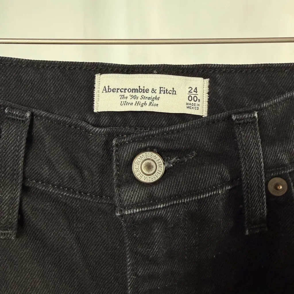 Abercrombie & Fitch Ultra High Rise 90s Straight Jean in Black Size 24 or 00 - Image 7