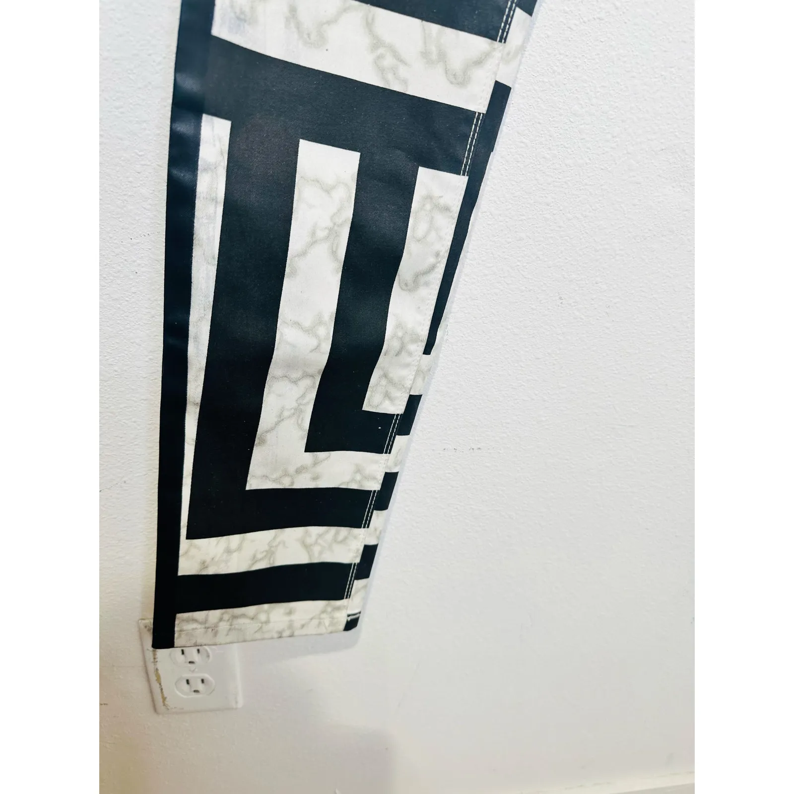 RTA Road To Awe Women's Black White Abstract Design Skinny Jeans Size 27 - Image 3