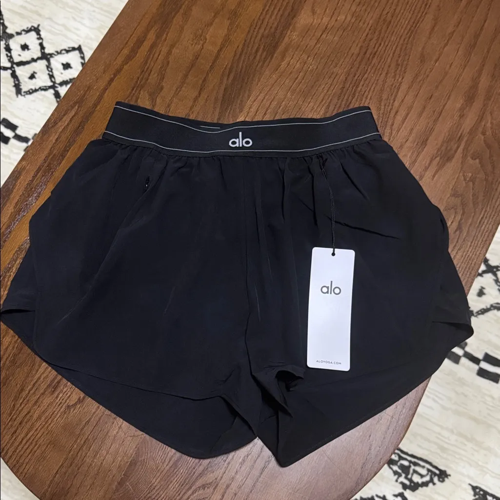 Alo yoga  Women's match point Shorts - Image 6
