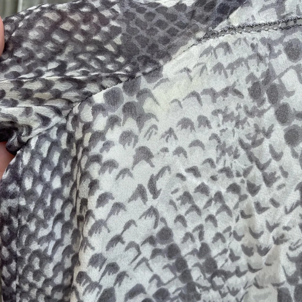 DIANE VON FURSTENBERG SNAKESKIN SILK BLOUSE - Image 4