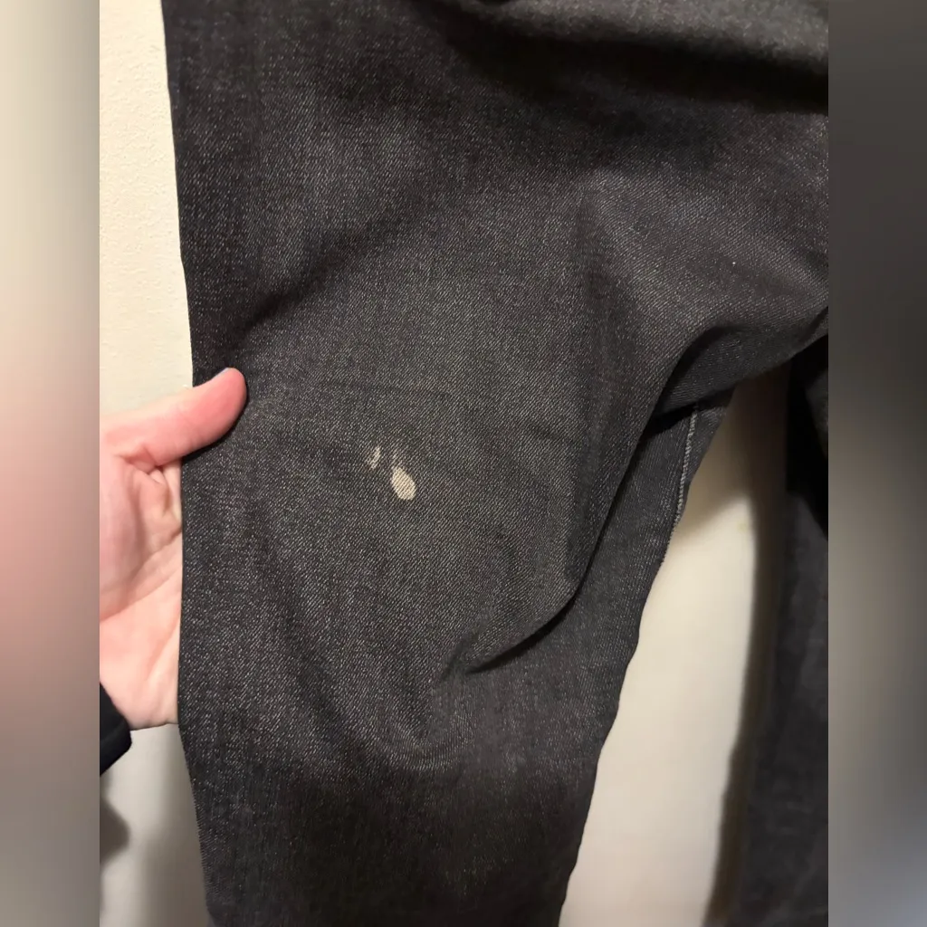 Everlane high rise skinny black wash 28 regular, flaw noted‎ on back of leg - Image 8