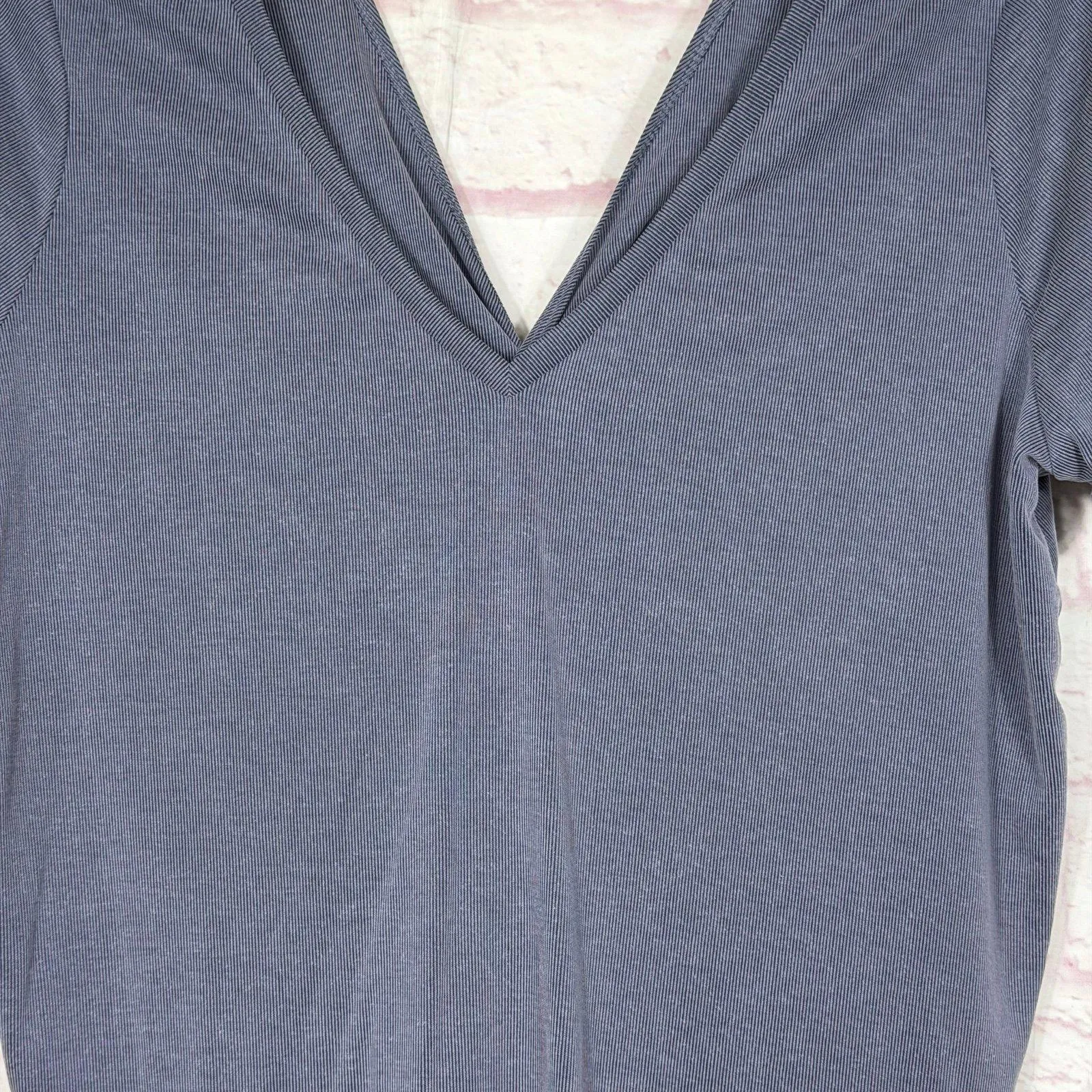 Buckle Medium NWT Knit Short Sleeve Shirt - Image 2