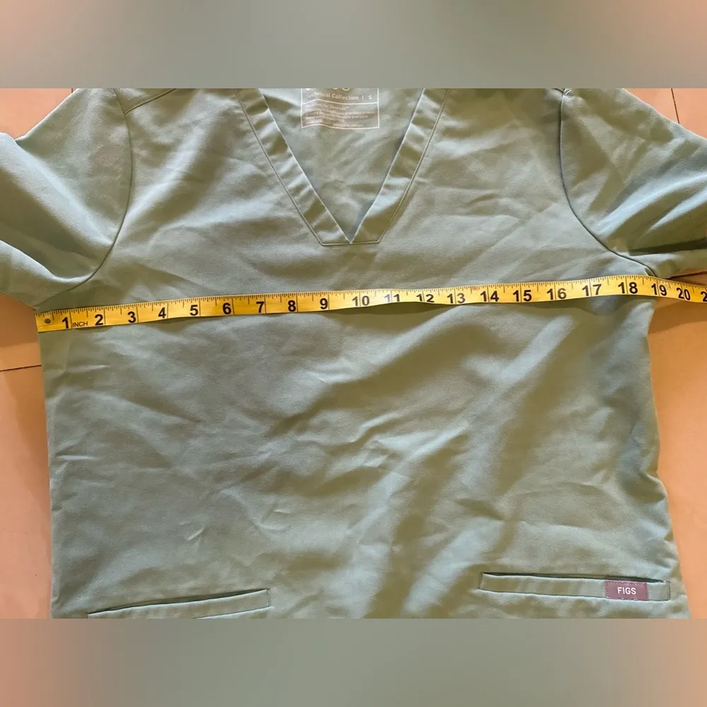 Figs technical collection womens catrina scrub top size small green/teal - Image 9