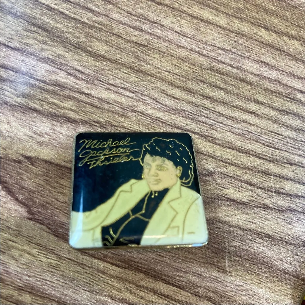 Set of 4 Vintage Michael Jackson Enamel Pins Thriller Guitar Lapel Pins Red - Image 2