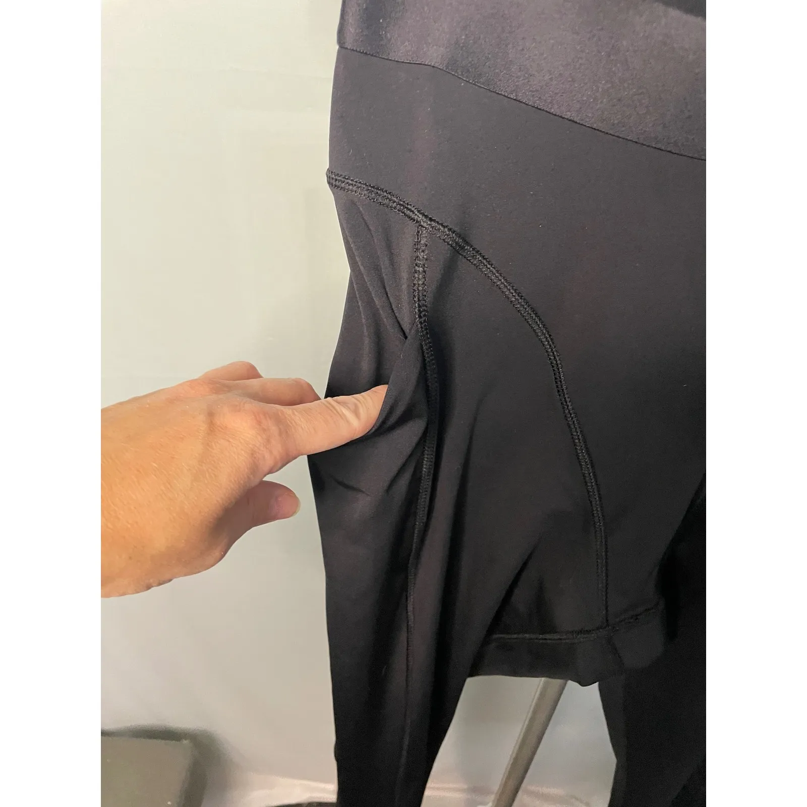 Savage X Fenty Black High Waist Capri Leggings with Pockets‎ Athletic Activewear Size M - Image 2