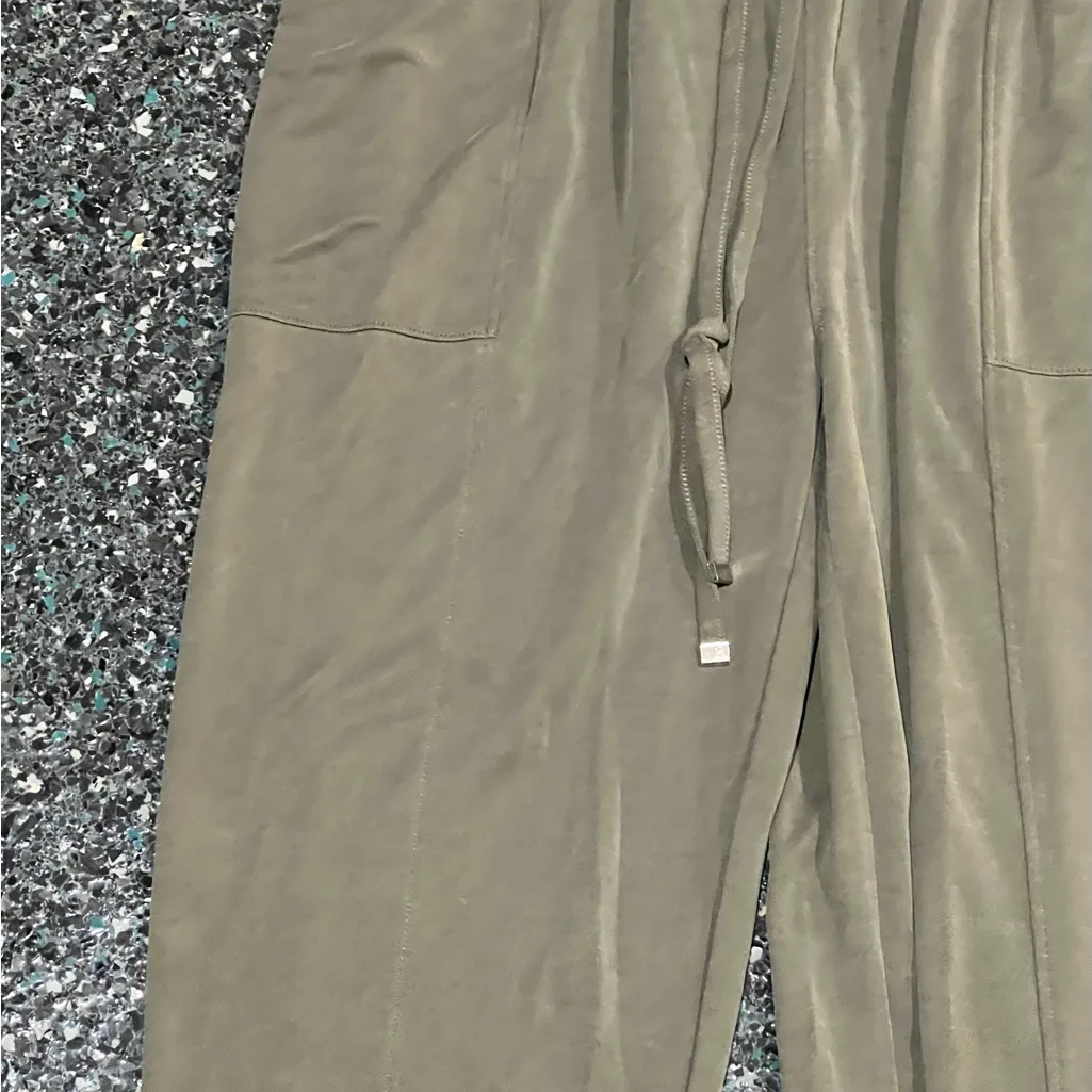 Lou & Grey Olive Sleeveless Vneck Pants Romper Tie Waist Sz XS - Image 2