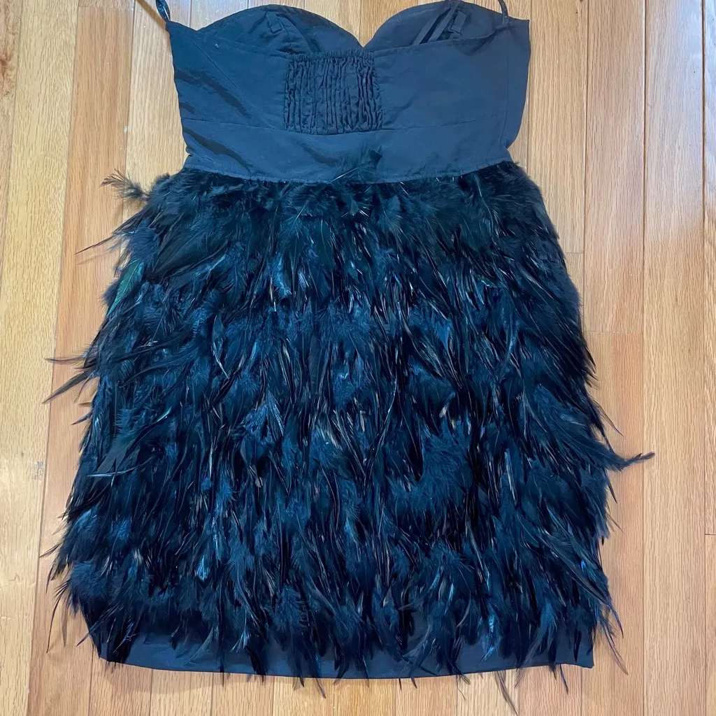 Vintage Elegant Black Feathered Strapless Dress Size 2 - Image 4