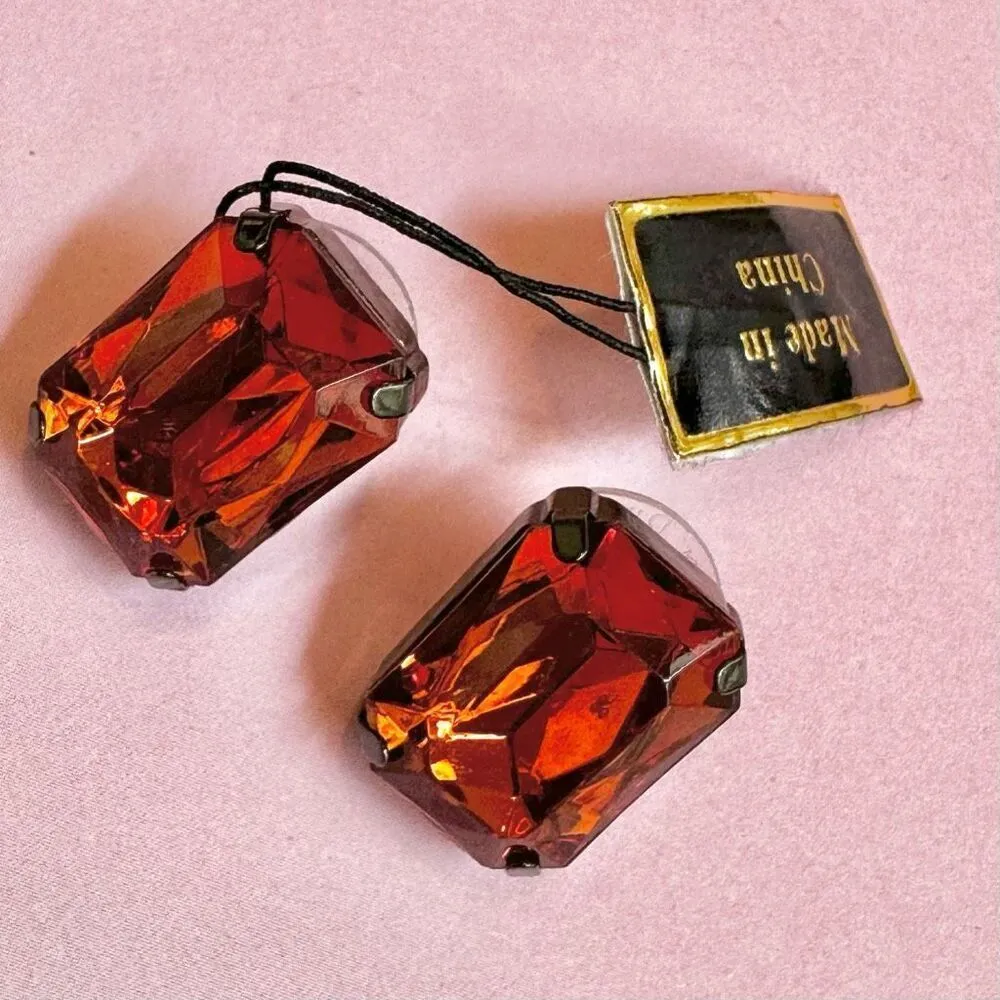 Joan Rivers amber Lucite Chunky post earrings Green - Image 5