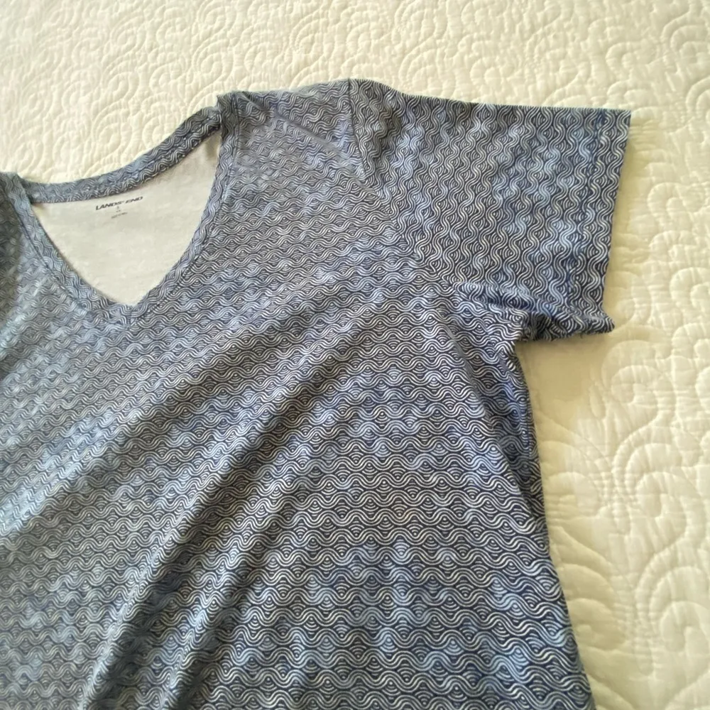 Lands' End Blue Boxy Short Sleeve T-Shirt Shades of Blue Wavy Print Size Small - Image 5