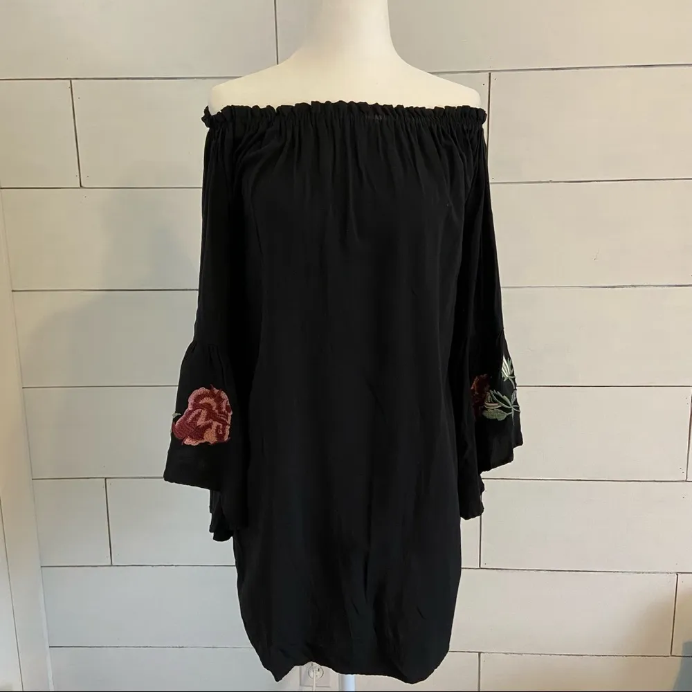 Francesca’s Blue Rain Off The Shoulder Embroidered Bell Sleeve Blouse. Size S - Image 3