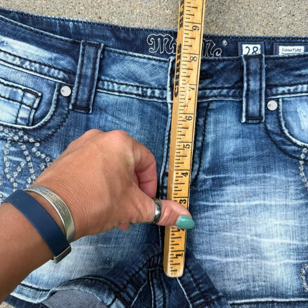 Miss Me Daisy Chain Flower Embroidered Signature Blue Jean Shorts Size 27 - Image 7