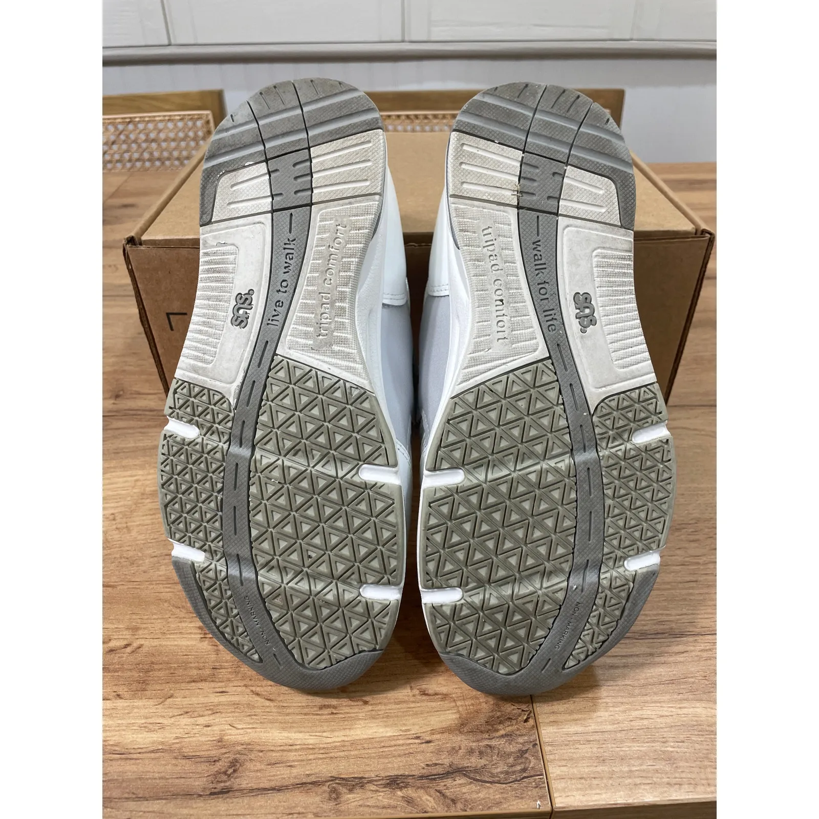 SAS Women's TMV Walking Shoes White Silver Leather Size 7.5 WW Lightly Worn - Image 12