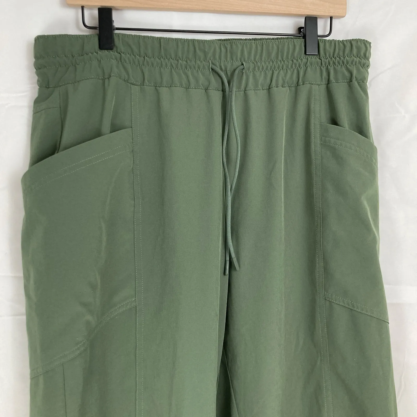 LL Bean Womens L Thyme Green VentureStretch Woven Ankle Pant Hiking Outdoors Size L - Image 3
