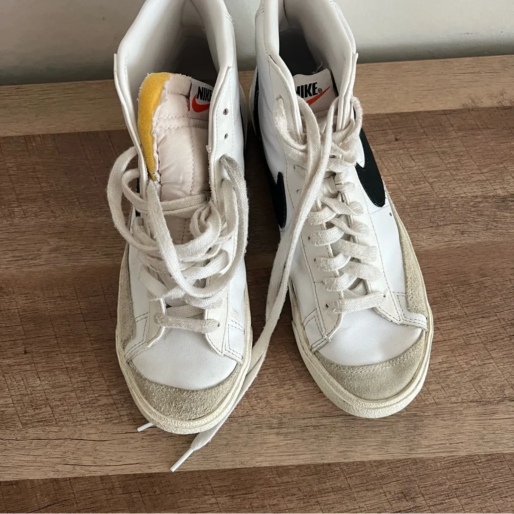 Nike  Women’s White High Top Blazers Size 10 - Image 7