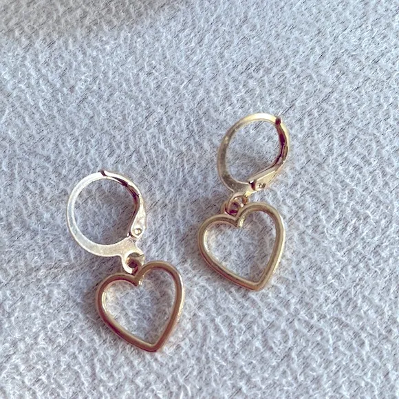 Heart outline dangle earrings - Image 2
