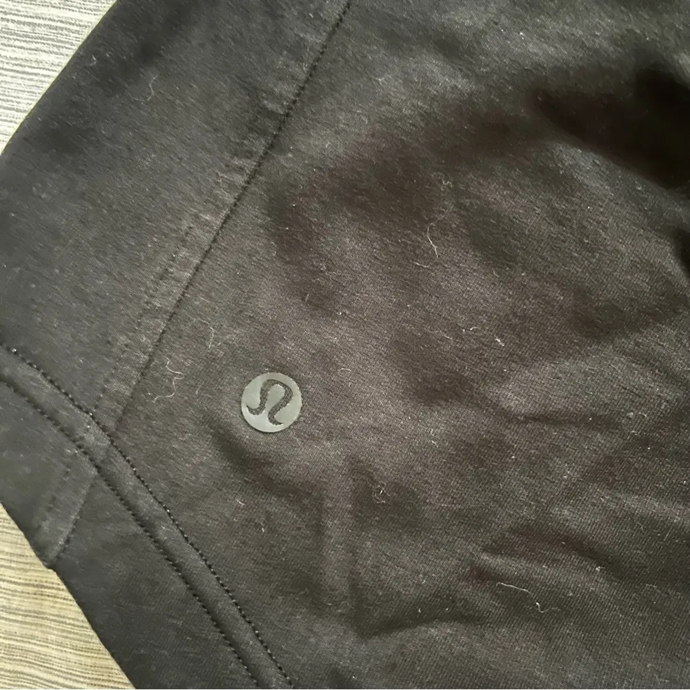 lululemon black inner glow shorts size 8 - Image 3
