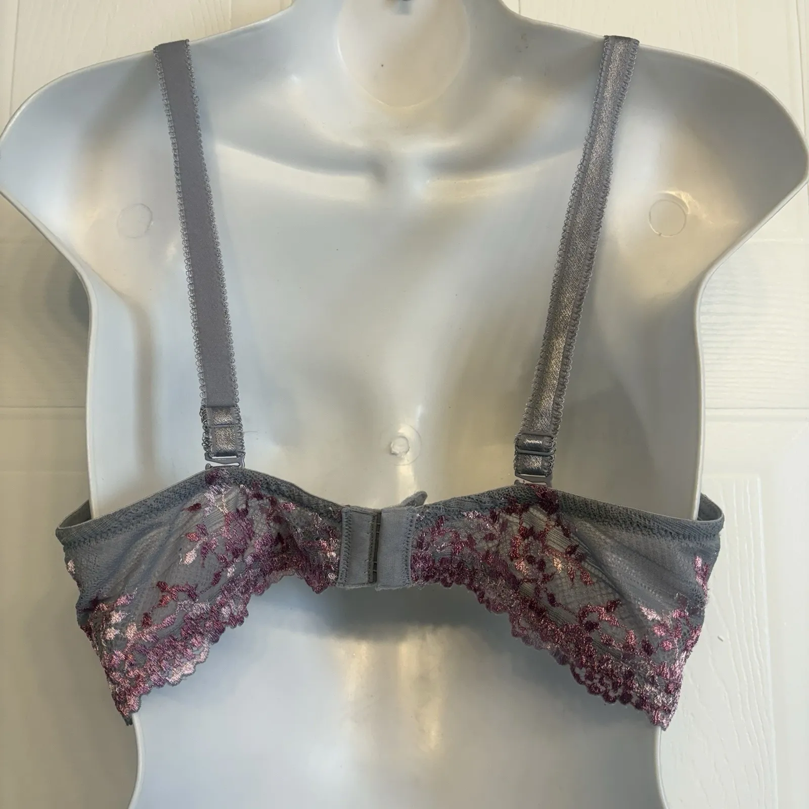 Wacoal 853291 Embrace Lace Plunge Underwire Bra Demi Foam Cups Size‎ 38C - Image 4