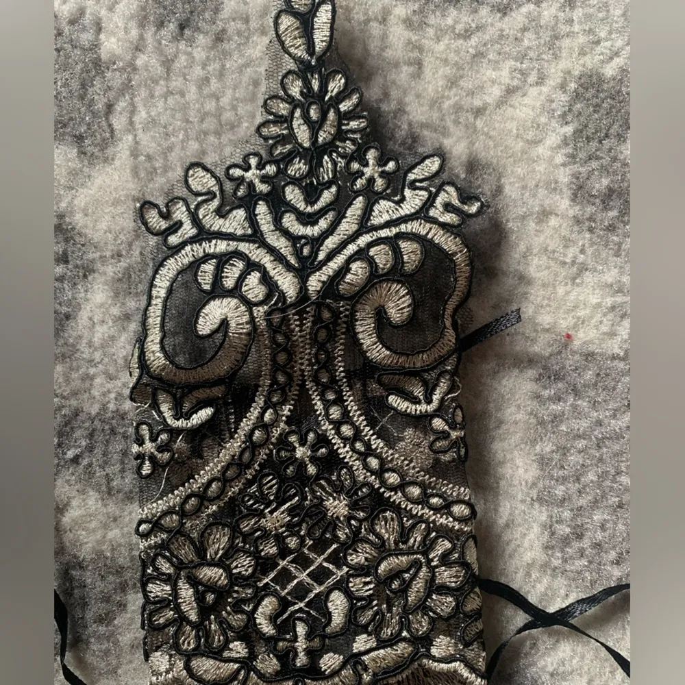 ⭐️Elegant Lace Fingerless Gloves - Image 3