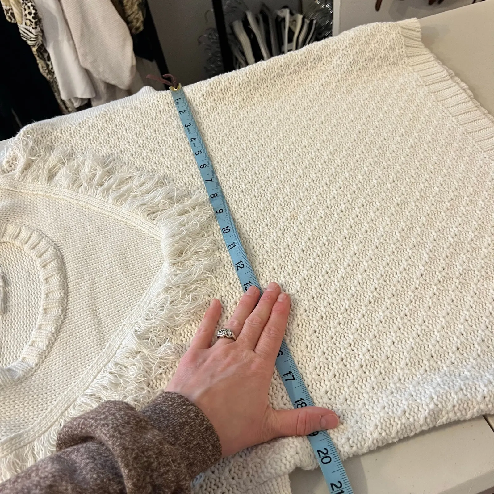 Cream White Chunky Knit Fringe Detail Crewneck Pullover Sweater Size Small - Image 9