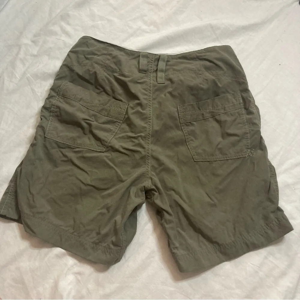 Mountain Hardwear Olive Green Lightweight Hiking Shorts Size 8 - Image 2