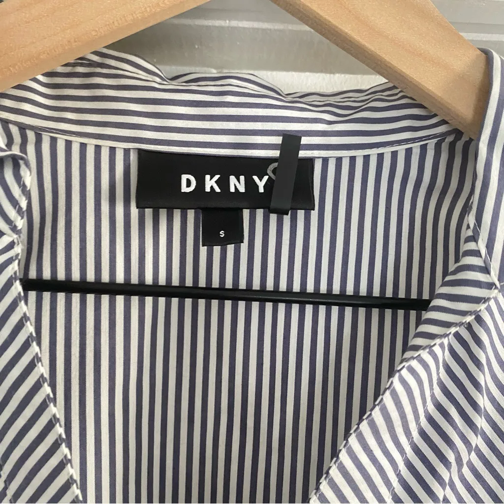 DKNY Asymmetrical Navy and White Button Down Shirt - Image 4