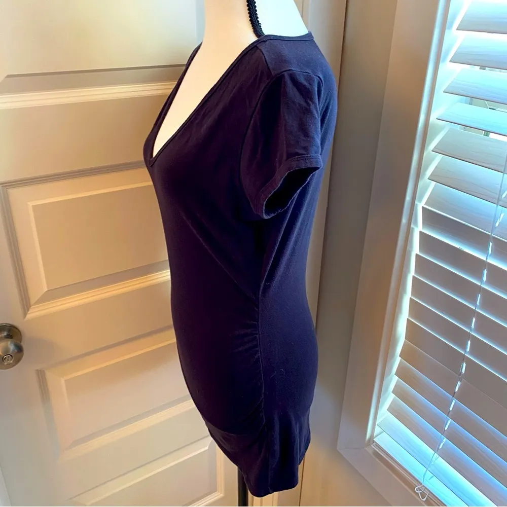 Calvin Klein Jeans|| Black short sleeve v-neck long top with gathered sides. - Image 3