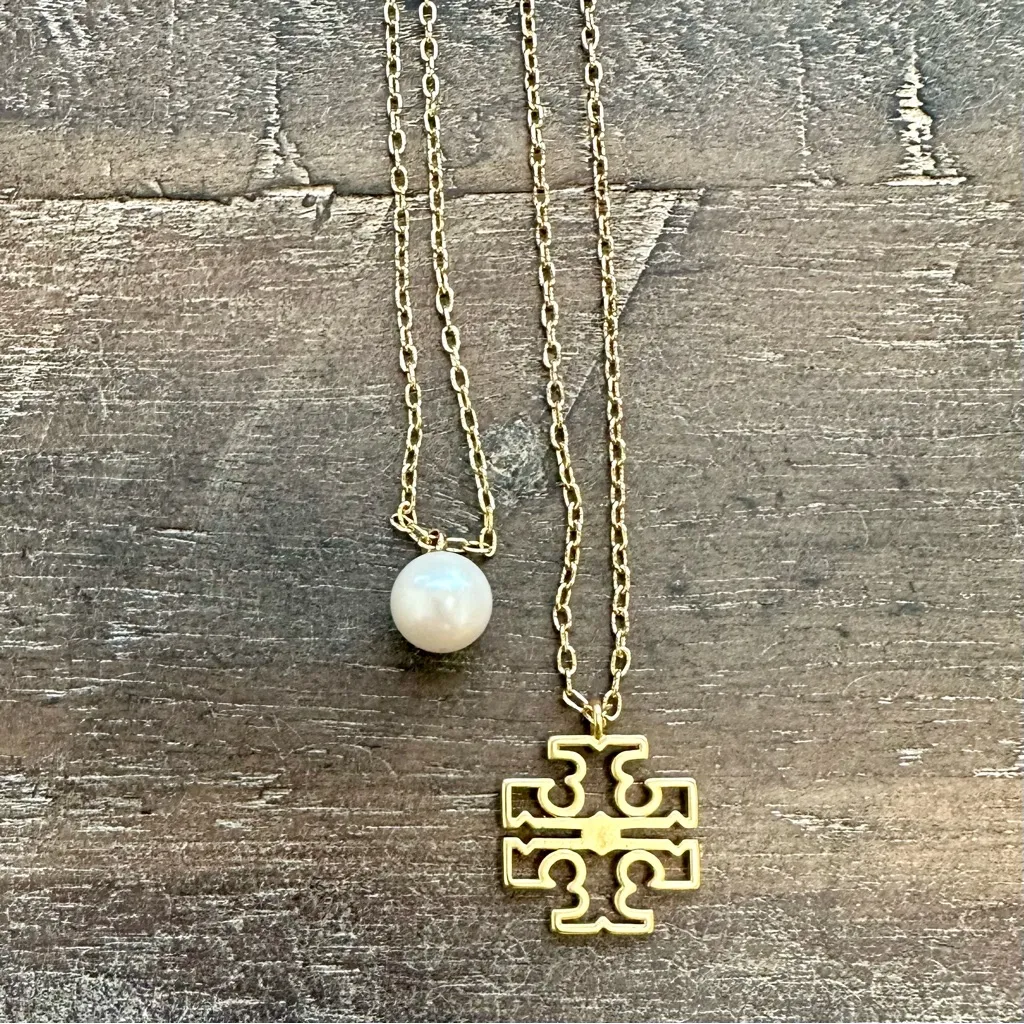 New Tory Burch Britten Gold Tone Double Strand Layered, Logo with Pearl Charm - Image 6