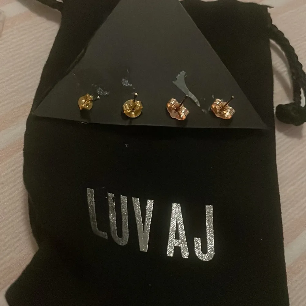 Luvalot Luv AJ  Swarovski earrings - Image 10