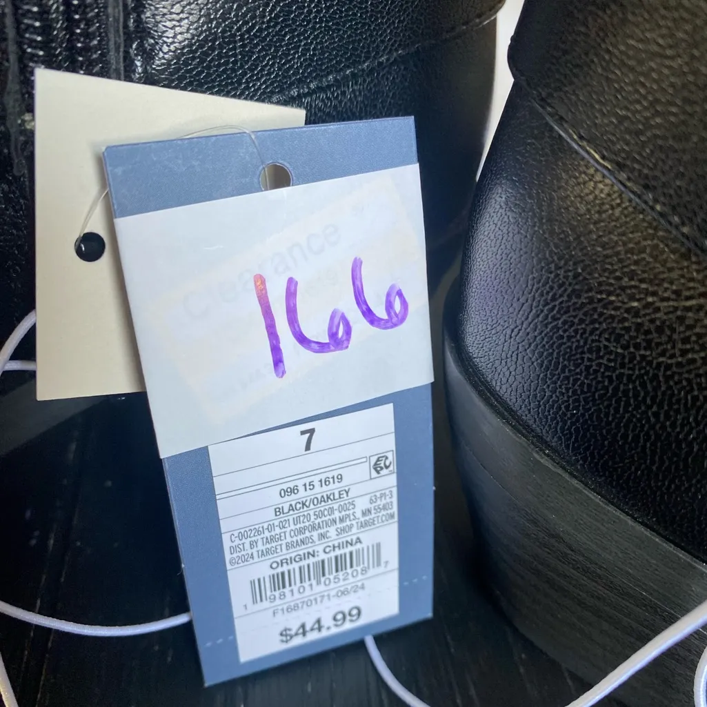 Universal Thread Women’s 7 Black Knee High Western Steeetwear Fall Boots - Image 4