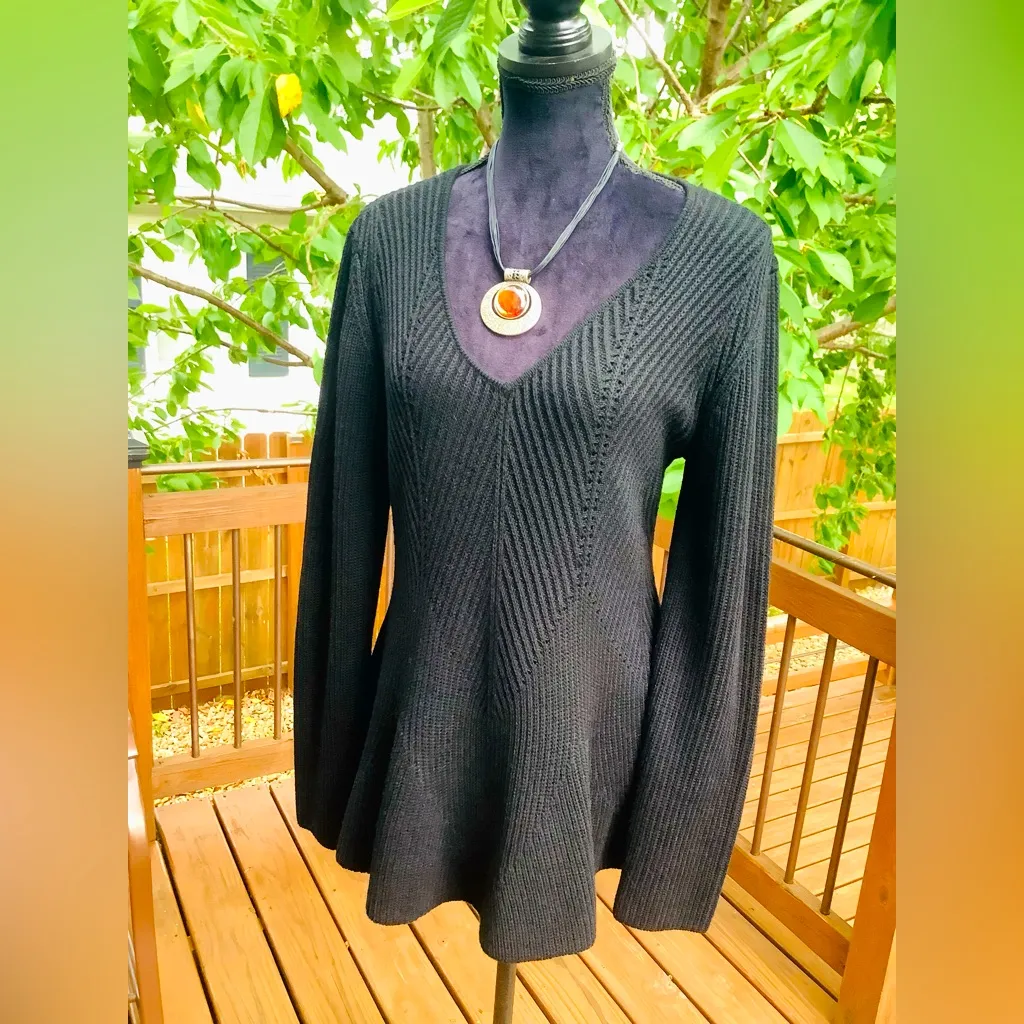 ST. JOHN tunic sweater- very nice🌹🌹 - Image 4