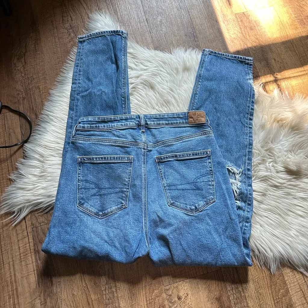 AMERICAN EAGLE Distressed Mom Jeans - Image 8