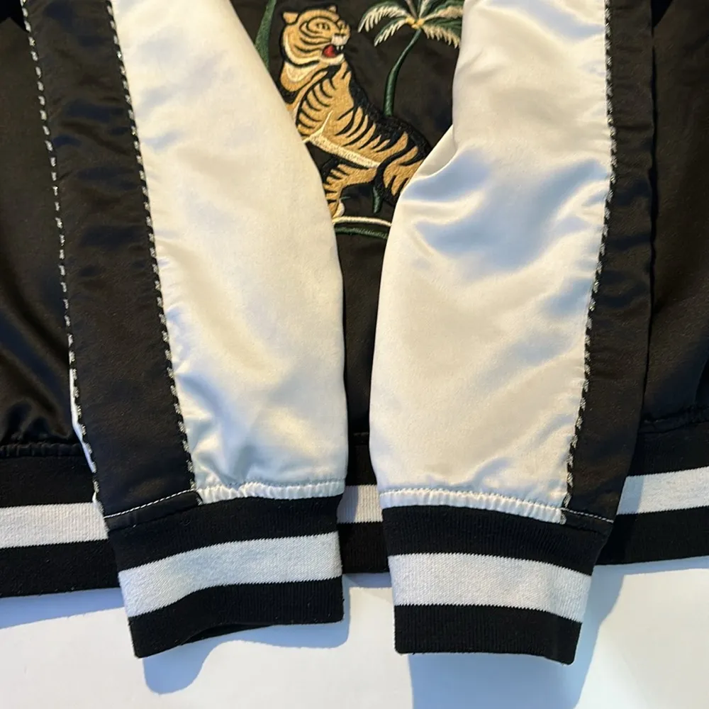 Souvenir Satin Embroidered Jacket with Tigers and Palm Trees Black Size M - Image 14