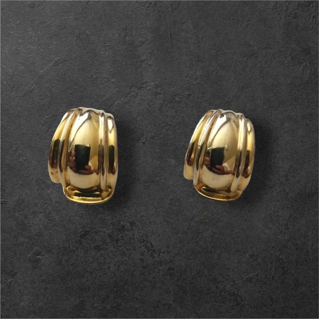 Vintage gold toned clip on round‎ huggie earrings elegant classy old money - Image 3