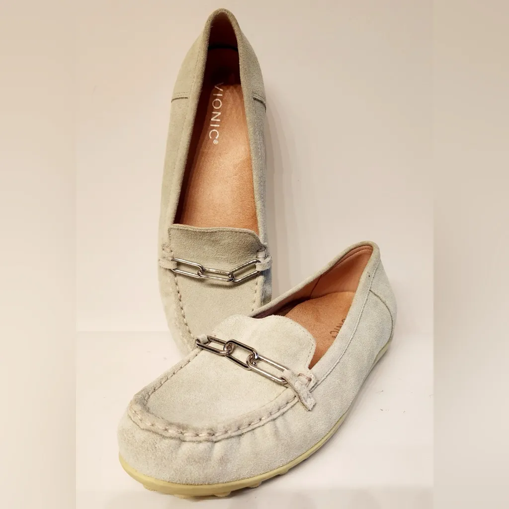 Vionic Women’s Light Green Chain Link Loafer Size 7 - Image 2