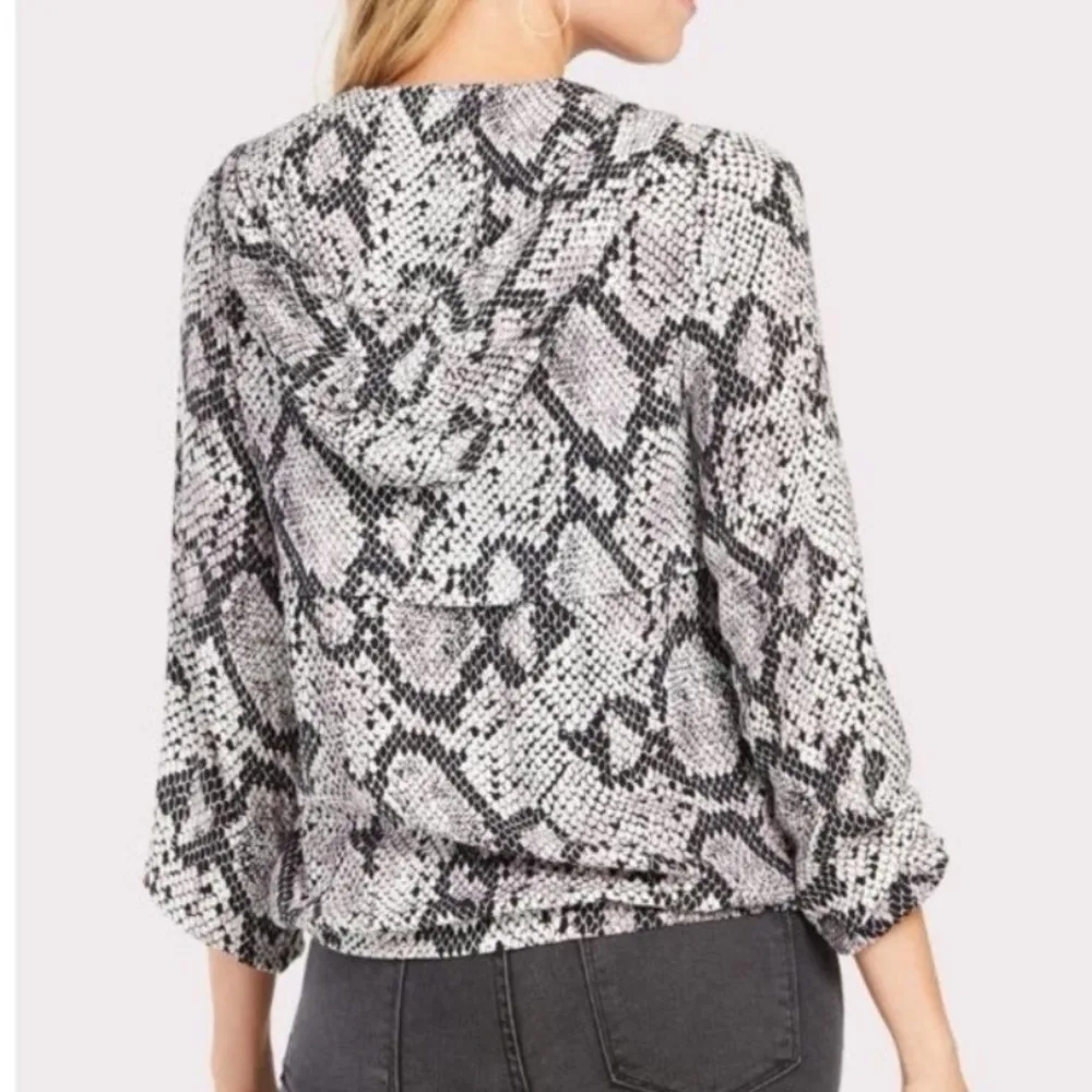 Chaser Black Lavendar White Snake Print Zip Up Lightweight Hooded Jacket - Image 3