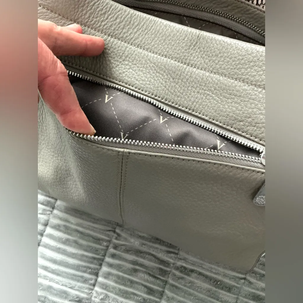 Elegant VINCE CAMUTO JULIA  Handbag🦋🦋 - Image 11