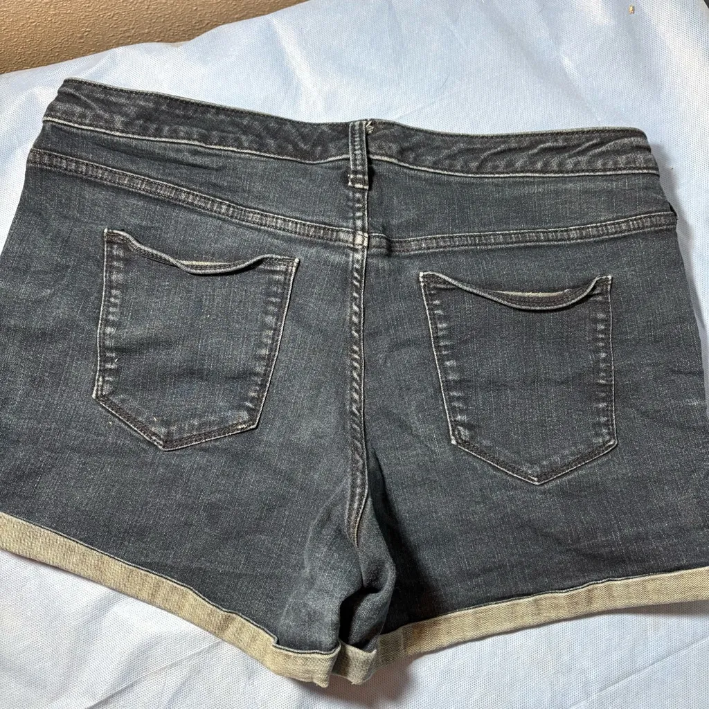 Universal Thread Women's Jean Shorts - Dark Wash - Image 6