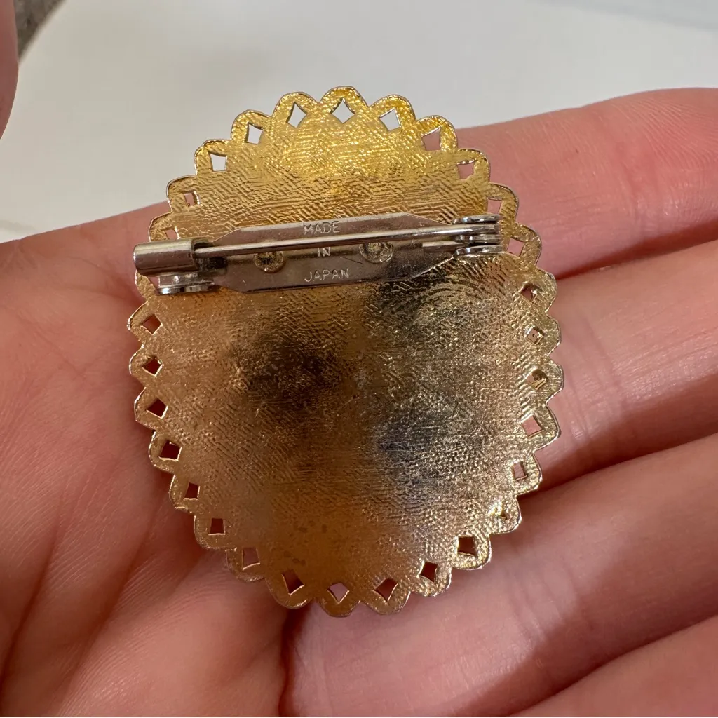 Vintage Gold Tone Orange White Cameo Brooch Womens Jewelry Made in Japan - Image 5