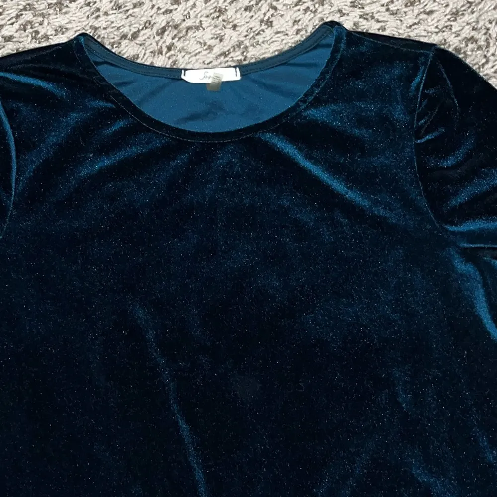 Soprano teal velvet t shirt - Image 3