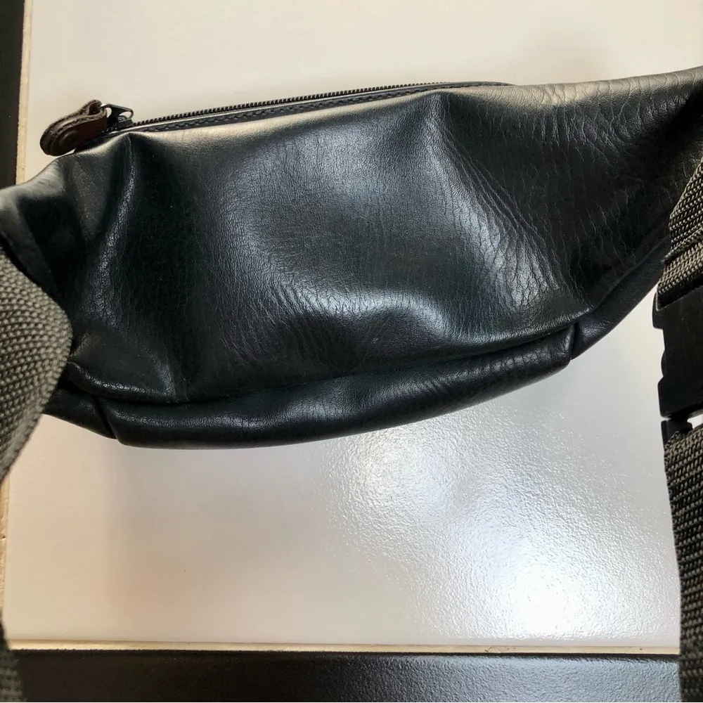 Vintage 80s 90s Auburn Woods Fanny Pack Belt Bag Faux Leather Crossbody Two Tone Black - Image 6