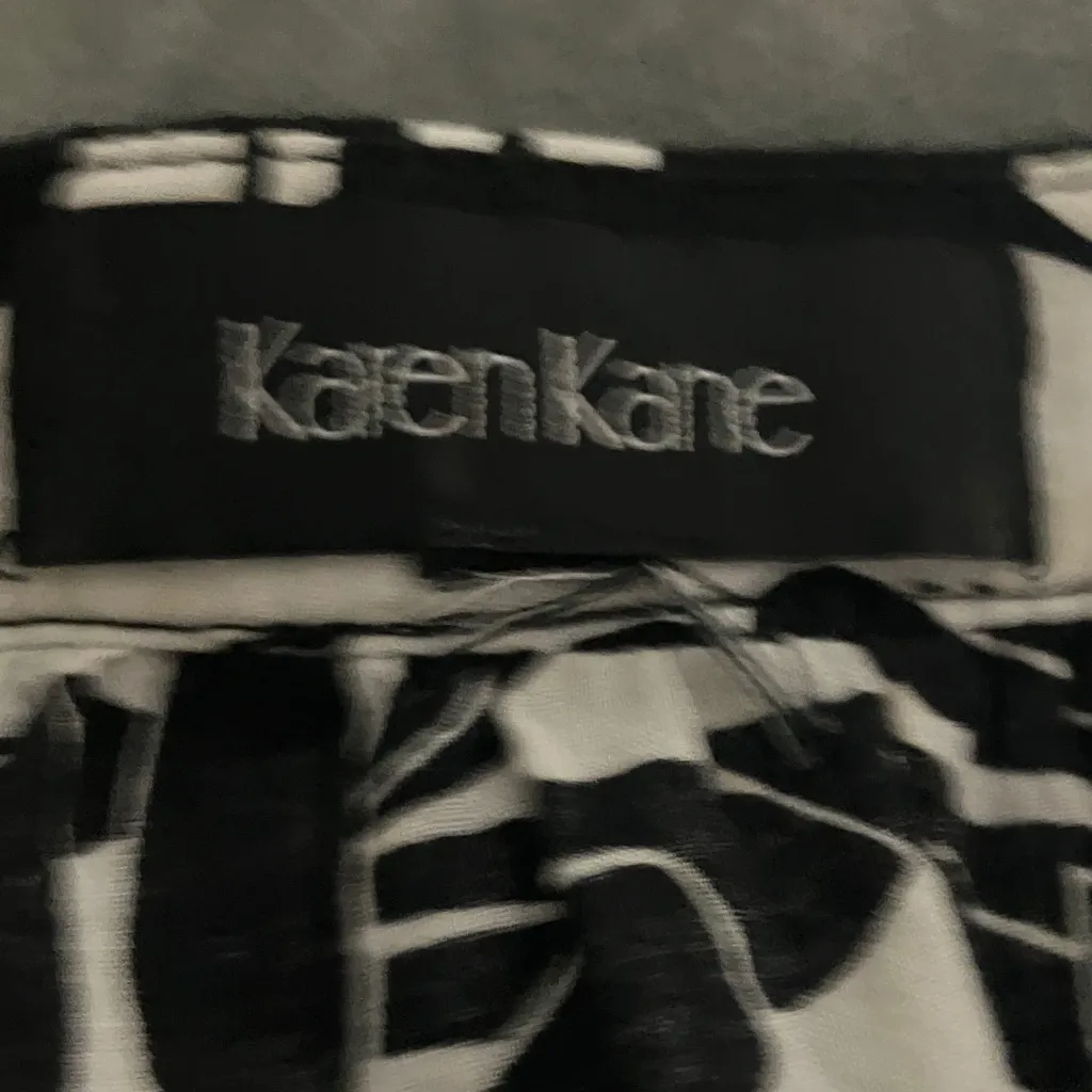 Karen Kane  Monochrome Floral Blouse - Image 5