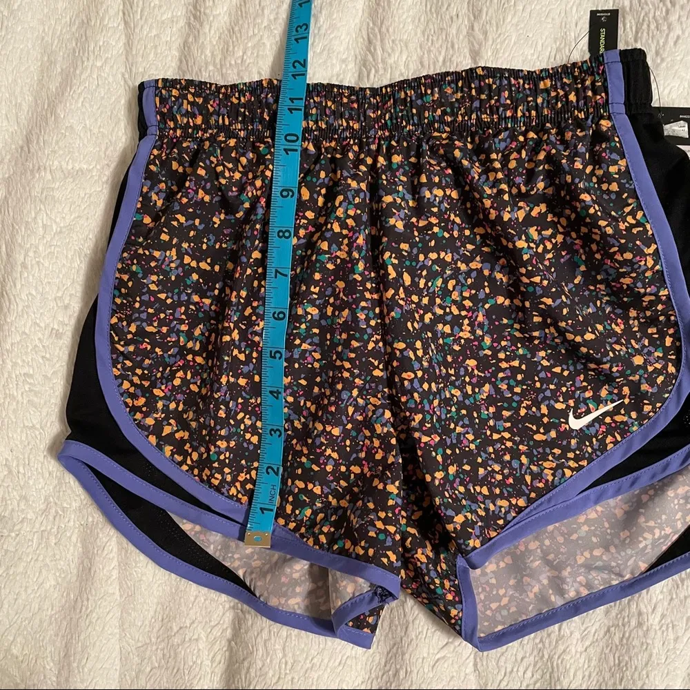 Nike Women’s Icon Clash Printed Tempo Shorts - Image 7